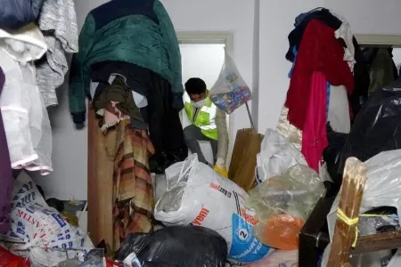 Mənzildən 2 maşın zibil çıxartdılar - FOTOlar