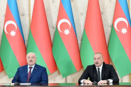 İlham Əliyevlə Lukaşenko mətbuata bəyanatlarla çıxış ediblər