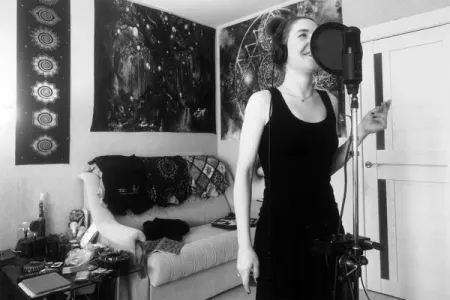 DƏHŞƏT: Məşhur müğənni vəhşicəsinə ÖLDÜRÜLDÜ - FOTO