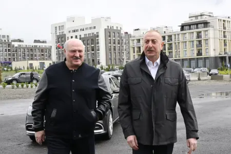 İlham Əliyevlə Lukaşenko Şuşada sərgiyə baxdılar