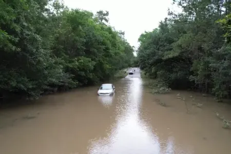 Texasda fırtına: - ÖLƏNLƏR VAR