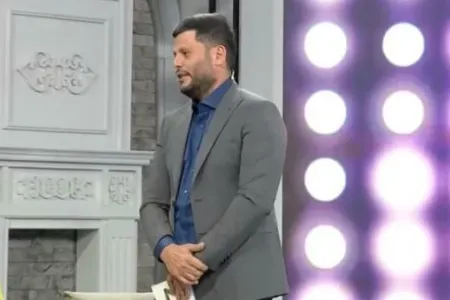 Zaur efirdə mikrafonları bağlatdırıb müğənniyə elə söz dedi ki... - – VİDEO