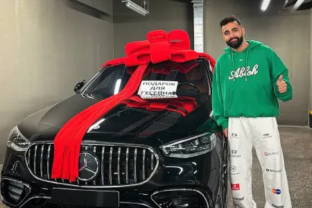 Hüseyn Həsənova lüks avtomobil hədiyyə edildi - FOTO/VİDEO