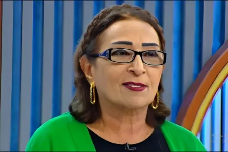 Xalq artistindən SƏRT QINAQ