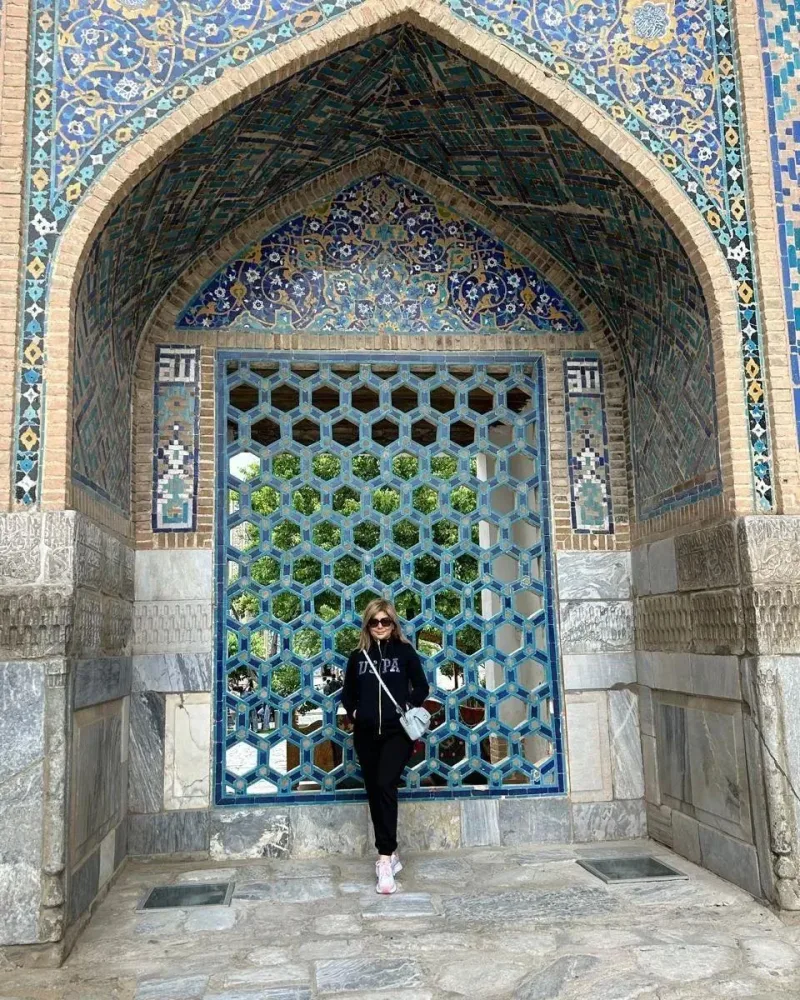 Rövşanənin məscidin qarşısındakı - FOTOsu tənqid olundu