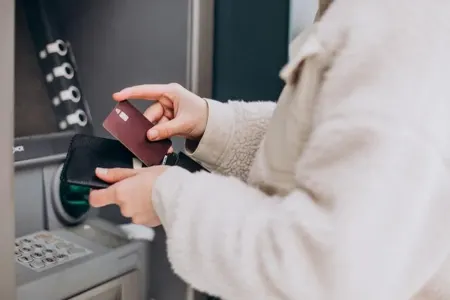 Bu şəxslərin maaşı 100 manata yaxın artdı