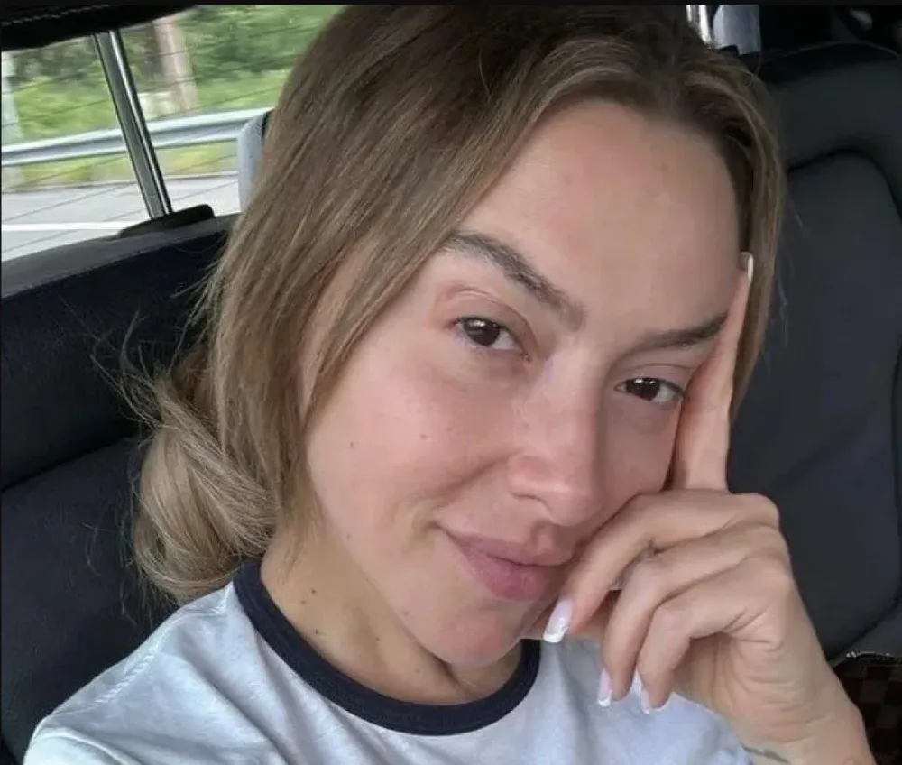 Hadisə makiyajsız fotosunu paylaşdı