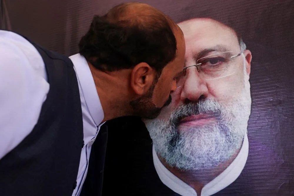 İran Rəisi ilə vidalaşır: - Dəfn mərasiminin 2-ci günü - FOTOLAR