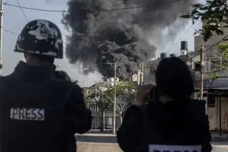 İsrail Rəfahda hücumlarını genişləndirir