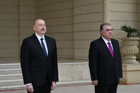 Prezidentlərin geniş tərkibdə görüşü başlayıb