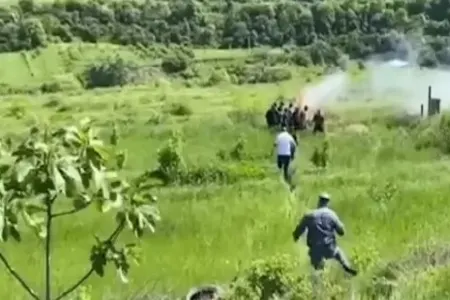 Ermənilər Qazaxın kəndlərini tərk edərkən evləri yandırır