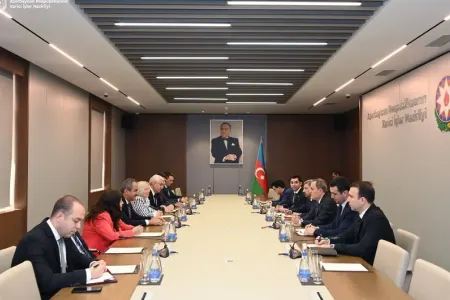 Ceyhun Bayramov Mahmut Özəri qəbul etdi