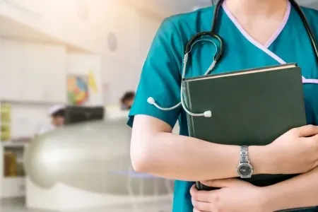 Tibb bacısı 7 körpəni öldürdü - İDDİA