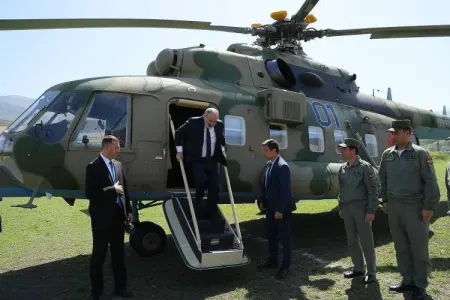 Paşinyanın helikopterinin eniş etmə anı - VİDEO