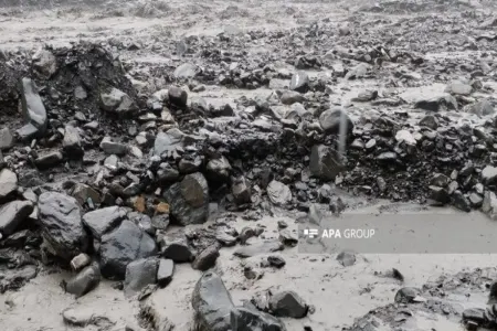 Qazaxda güclü yağışlardan sonra çay daşıb