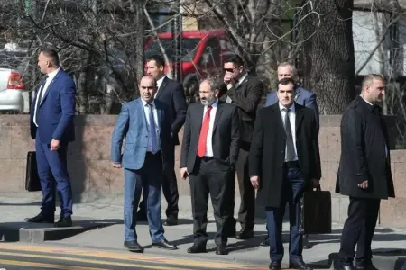 Paşinyan daşqınların baş verdiyi əraziyə getdi