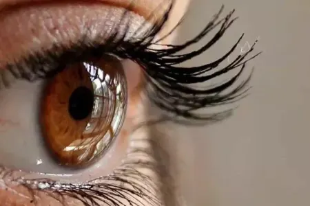 Kirpiklərdə üzə çıxan xərçəng əlaməti - – Bu baş verirsə…