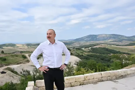 Prezident ailəsi ilə birgə Xocalıda - AÇILIŞ ETDİ