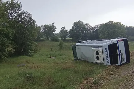 Mikroavtobus aşdı: - Yaralılar var