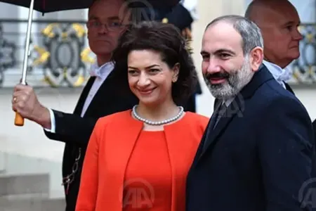 Paşinyan: “Həyat yoldaşımın iştirakı ilə həmin gün...”