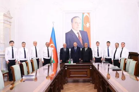 İki prokuror vəzifələrindən azad olundu