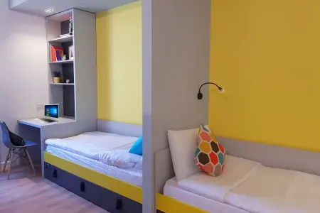 Tələbə yataqxanasında müəmmalı ölümü