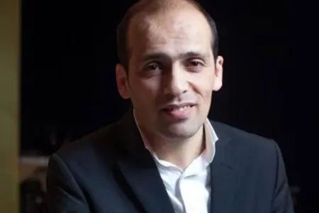 “Diplomlar şadlıq evinə işləyir”