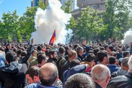 İrəvanda etiraz aksiyası başlayıb