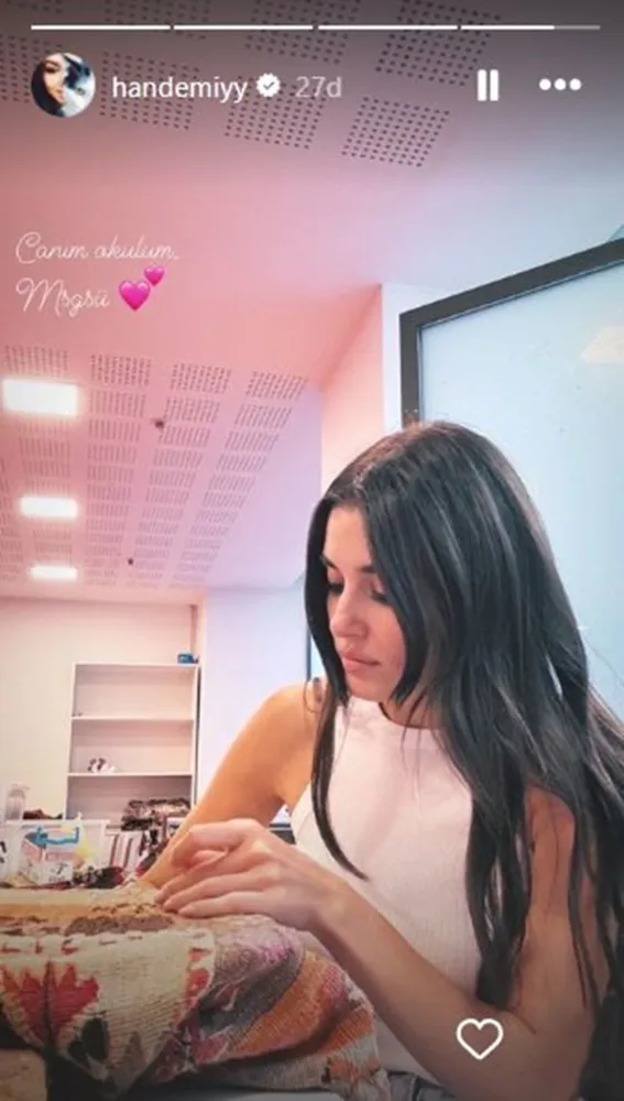 Hande Erçelin məktəb - fotosu