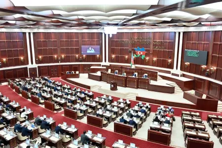 Parlamentdə büdcə müzakirəsi