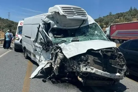 Mikroavtobus qəzaya uğradı: - Yaralılar var