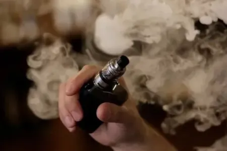 Elektron siqaret yeniyetmənin ağzında partladı