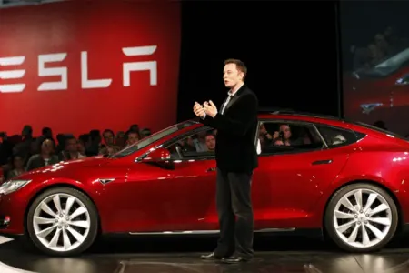 "Tesla" 125 mindən çox avtomobili geri çağıracaq