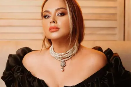 "Anam, atam zəng vurdu ki, hara gedirsən? "