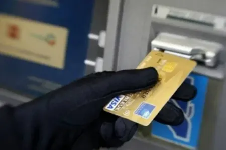 Bank kartlarını talayan şəxs TUTULDU - – FOTO