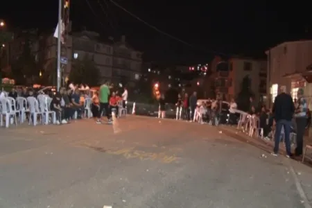 Maşın toy şənliyinə girdi, yaralıllar var