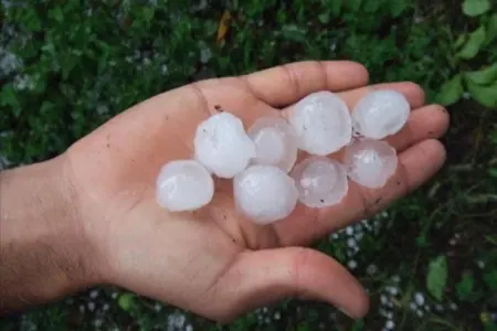 Azərbaycanda bu rayonlara dolu düşüb