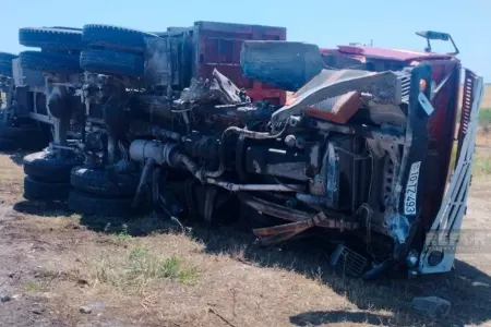 Kürdəmirdə “KamAZ” aşıb, ölən var