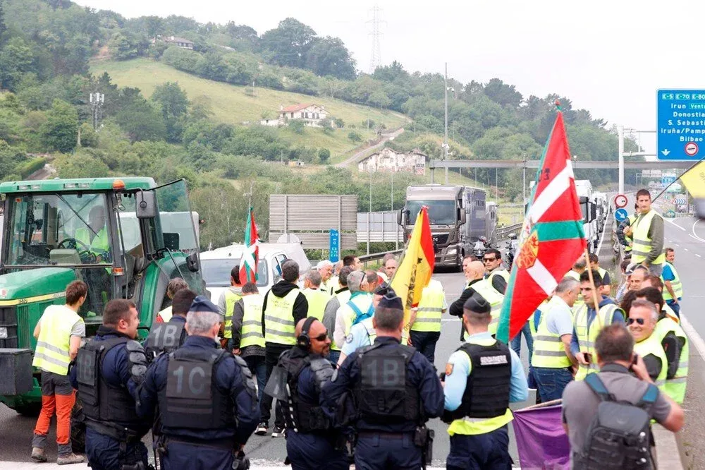 Fermerlər Fransa-İspaniya sərhədini bağladı