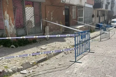 Binanın eyvanı uçdu
