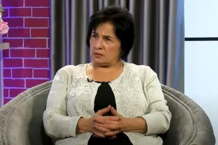 “Mən dərs danışıram, oğlan dönüb qızın ağ baldırına baxır”