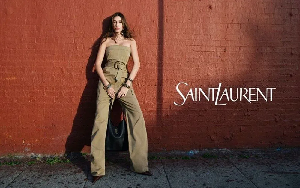 Heyli Biber moda nəhəngi üçün kamera qarşısında