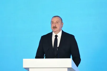 İlham Əliyev Bakıda sərgilərin açılışında çıxış etdi