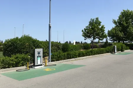 “Azərişıq” ASC enerji doldurma məntəqələri quraşdırır