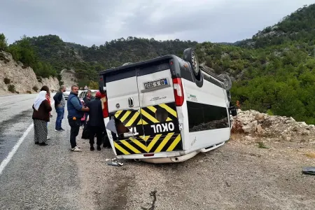 Şagirdləri daşıyan avtobus aşdı: - 6 ölü