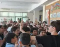 Elçin üçün şagirdlər izdiham yaratdı!