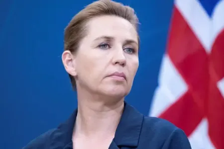 Baş nazirin boynu zədələndi