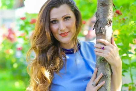 Xalq artisti tələbəsini oğluna aldı - VİDEO