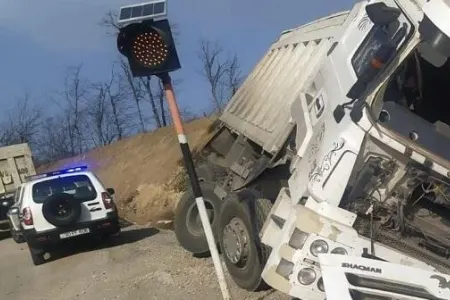 "Toyota" "Şaqman"a çırpıldı: qadın öldü