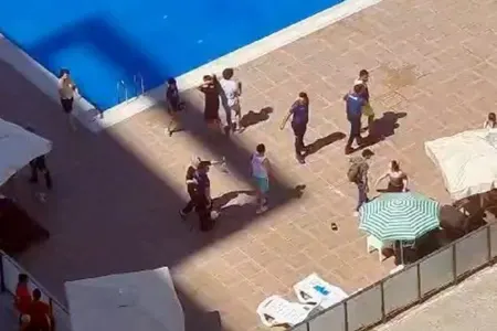 Hovuz kənarında bıçaqlı dava